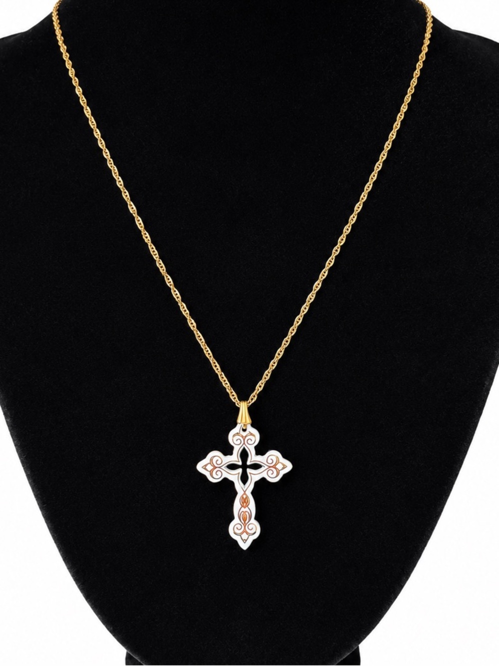 Avon Gold Tone Cross Pendant Necklace White Enamel Rope Chain Vintage 19 Inches